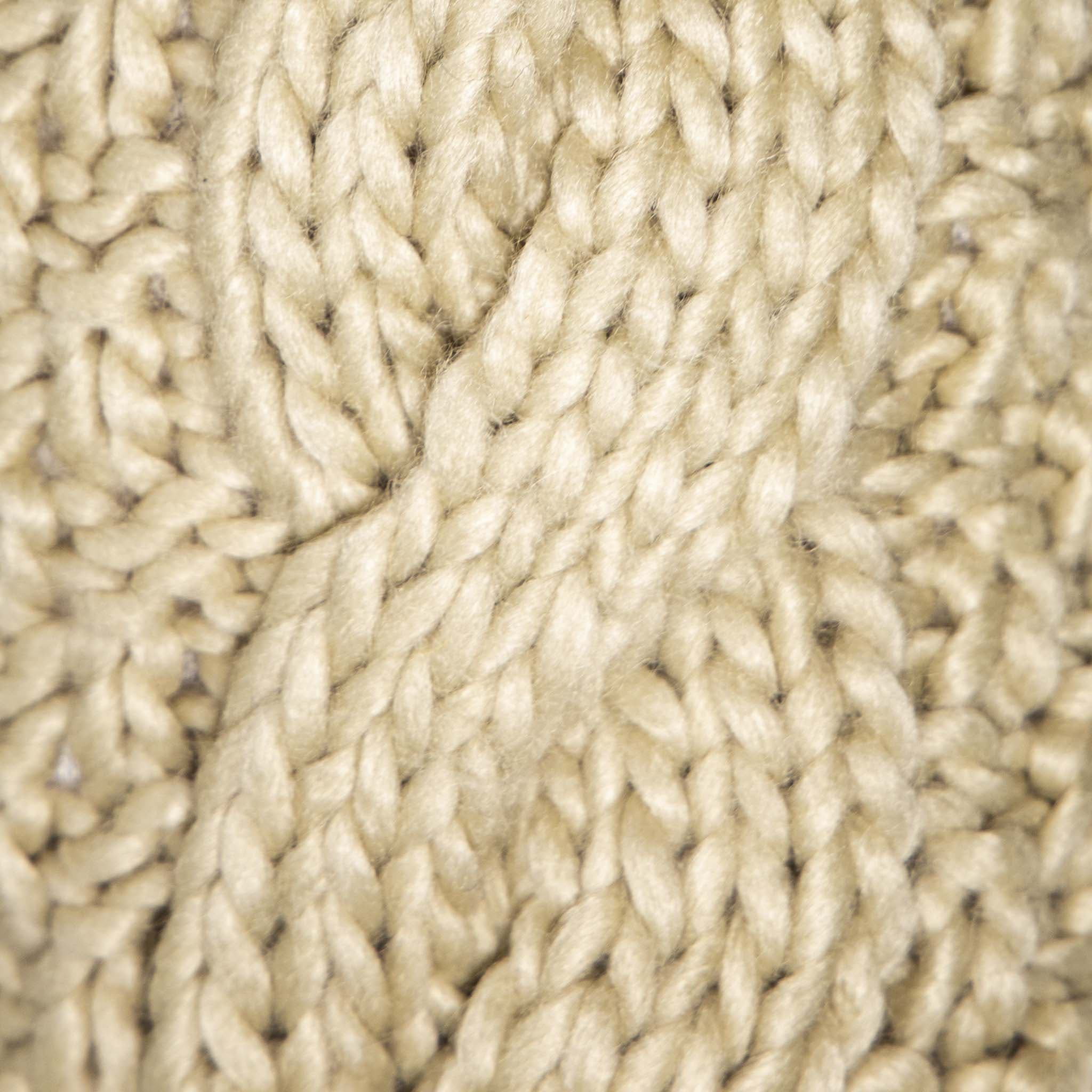 Stay Cozy & Luxurious with Aran Cable Fur Trim Mittens